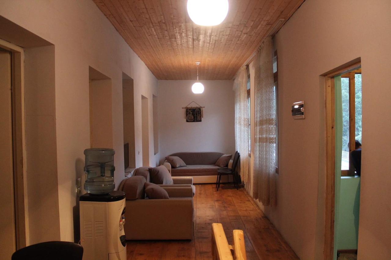 Guest House Lela Местия Екстериор снимка