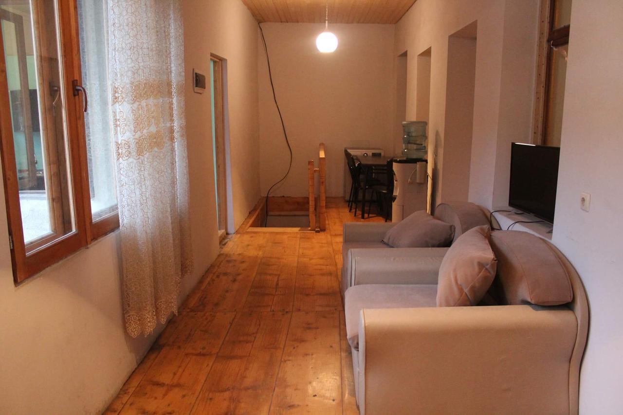 Guest House Lela Местия Екстериор снимка
