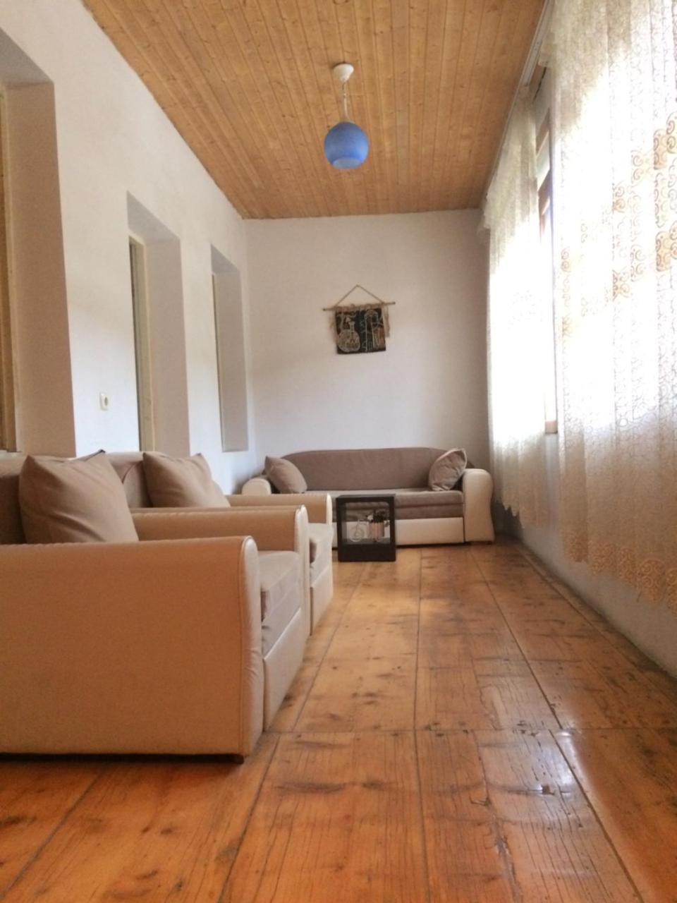 Guest House Lela Местия Екстериор снимка