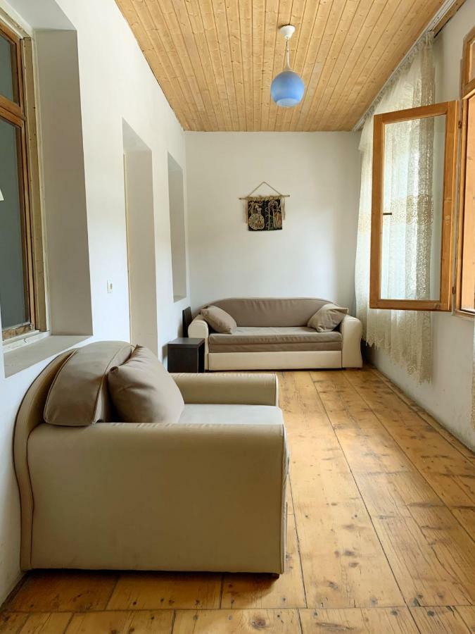 Guest House Lela Местия Екстериор снимка