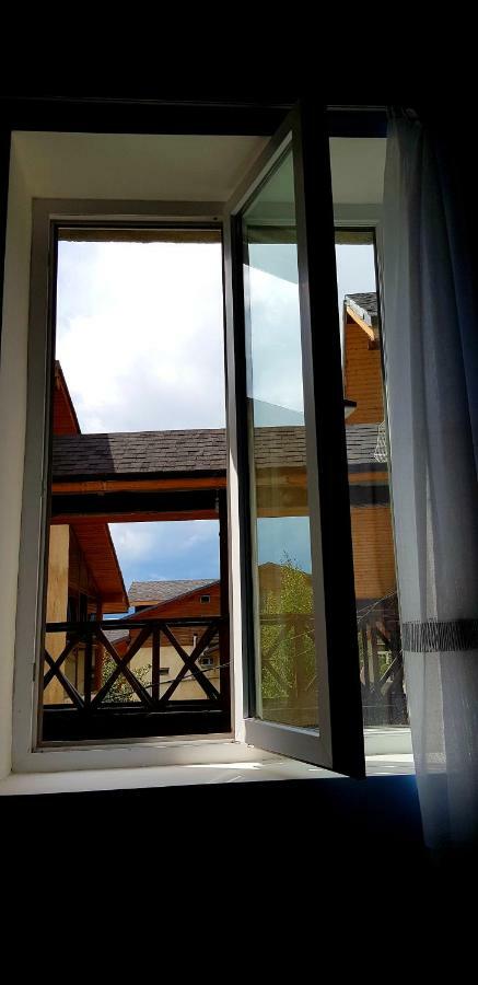 Guest House Lela Местия Екстериор снимка
