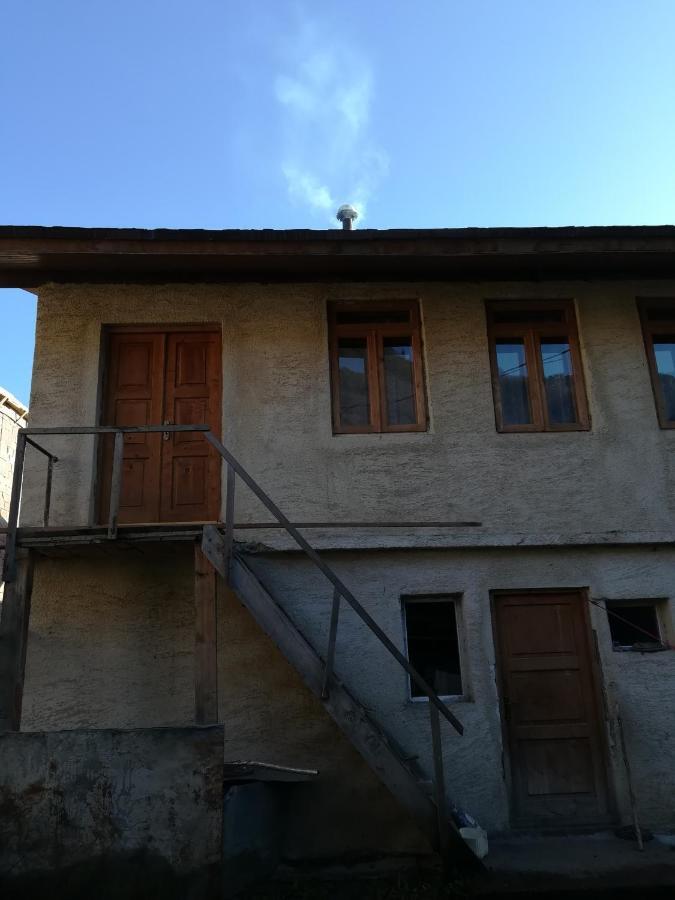 Guest House Lela Местия Екстериор снимка